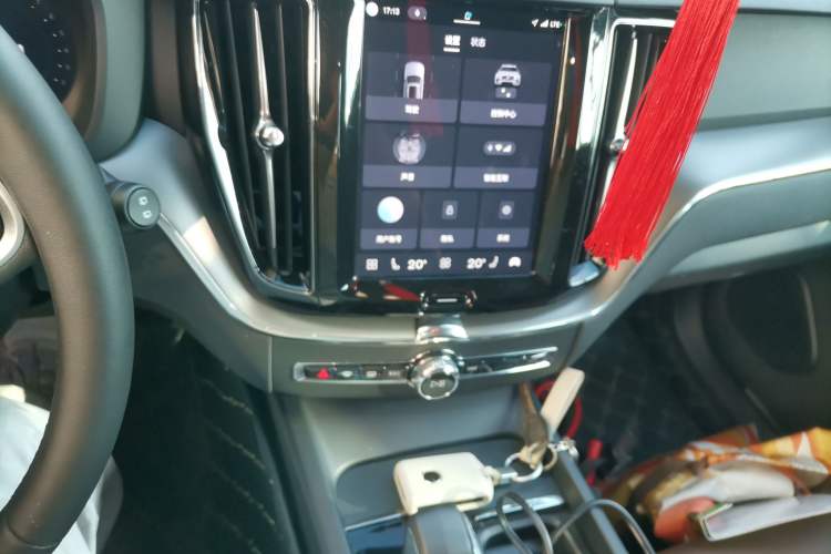 Used Volvo XC60 2025 B5 4x4 Smart Luxury Edition Audio And AC Panel