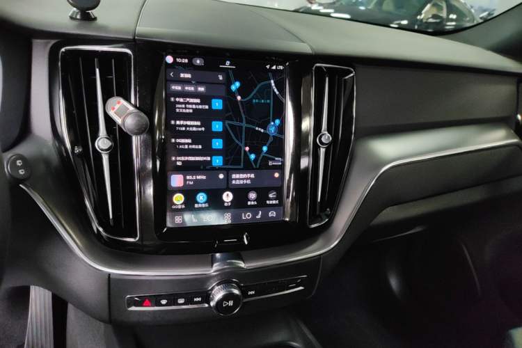 Used Volvo XC60 2025 B5 4x4 Smart Luxury Edition Audio And AC Panel
