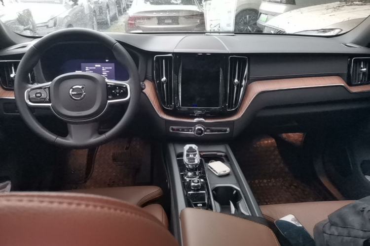 Used Volvo XC60 2025 B5 Four-Wheel Drive Smart & Advanced Luxury Edition Center Console