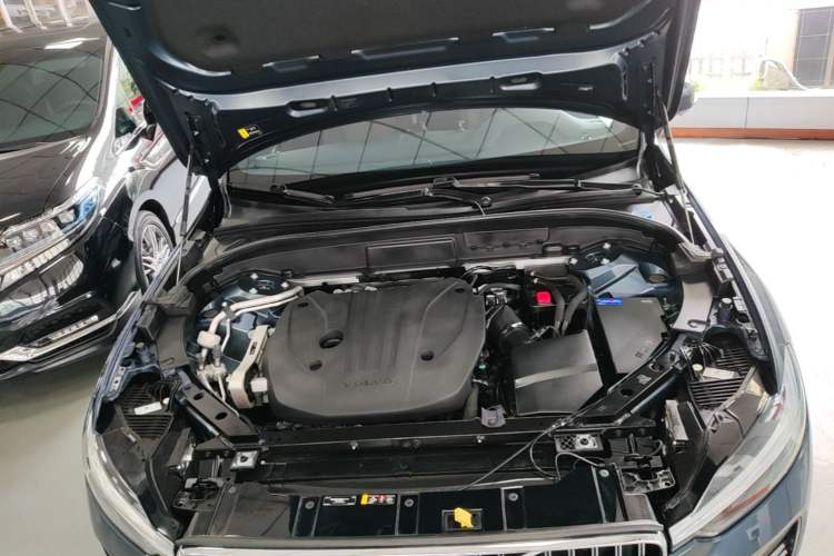 Used Volvo XC60 2025 B5 4x4 Smart Luxury Edition Engine Bay