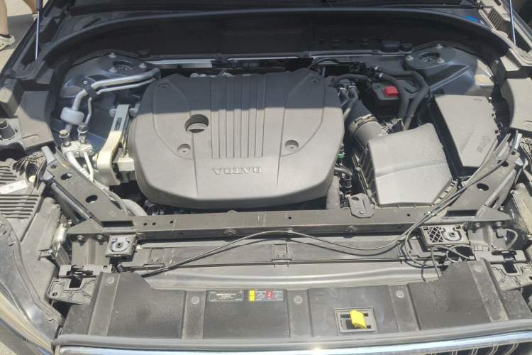 Used Volvo XC60 2025 B5 4x4 Smart Luxury Edition Engine Bay