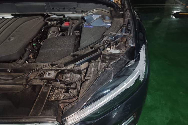 Used Volvo XC60 2025 B5 Four-Wheel Drive Smart & Advanced Luxury Edition Engine Bay Left