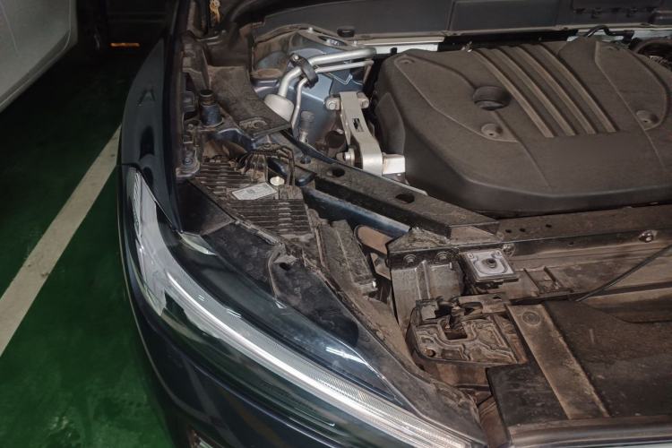 Used Volvo XC60 2025 B5 Four-Wheel Drive Smart & Advanced Luxury Edition Engine Bay Right