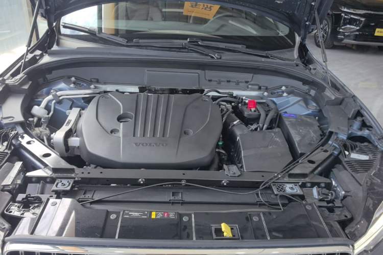 Used Volvo XC60 2025 B5 4x4 Smart Luxury Edition Engine Bay