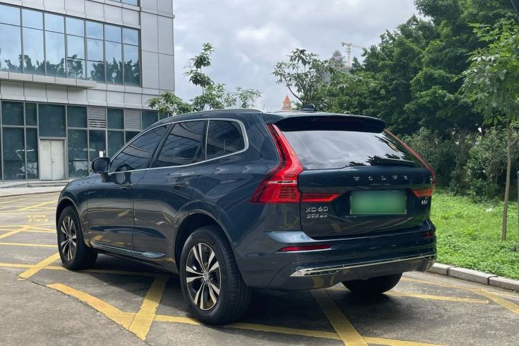 Used Volvo XC60 2025 B5 4x4 Smart Luxury Edition Exterior 3