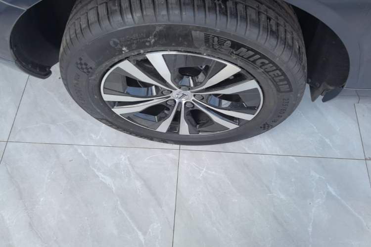 Used Volvo XC60 2025 B5 4x4 Smart Luxury Edition Exterior 5