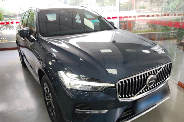 Used Volvo XC60 2025 B5 4x4 Smart Luxury Edition Front Right 45 Deg