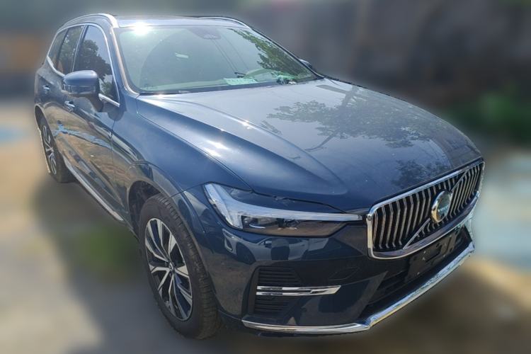 Used Volvo XC60 2025 B5 Four-Wheel Drive Smart & Advanced Luxury Edition Front Right 45 Deg