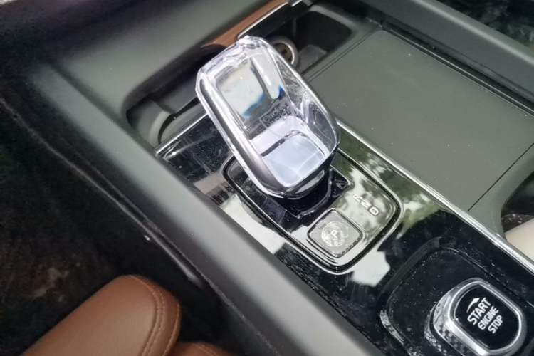 Used Volvo XC60 2025 B5 Four-Wheel Drive Smart & Advanced Luxury Edition Gear Lever