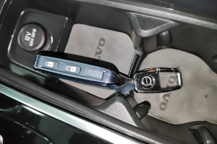 Used Volvo XC60 2025 B5 4x4 Smart Luxury Edition Interior 1