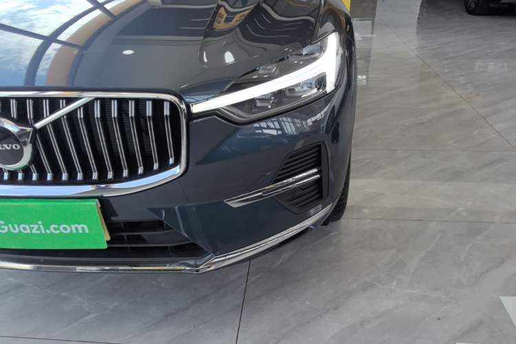 Used Volvo XC60 2025 B5 4x4 Smart Luxury Edition Left Front Headlight