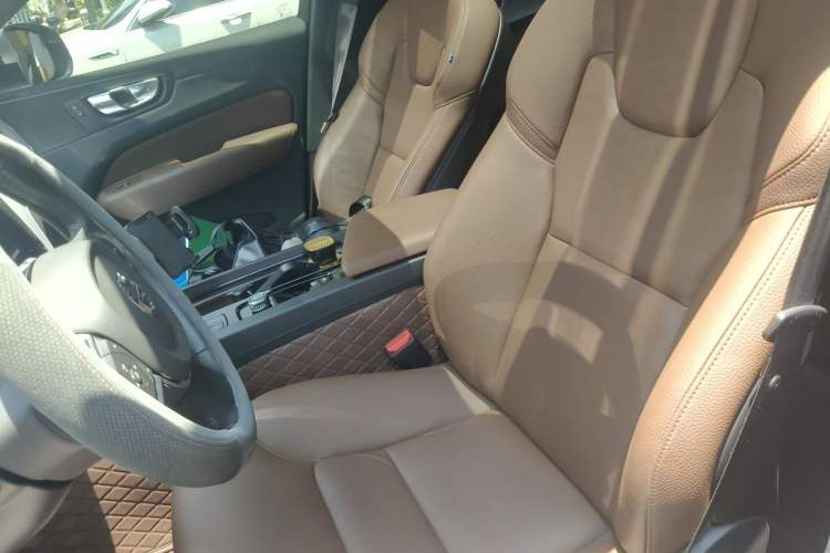 Used Volvo XC60 2025 B5 4x4 Smart Luxury Edition Left Front Seat