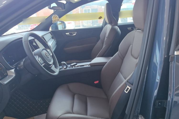 Used Volvo XC60 2025 B5 4x4 Smart Luxury Edition Left Front Seat