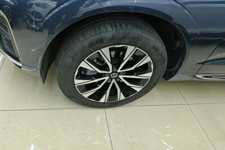 Used Volvo XC60 2025 B5 Four-Wheel Drive Smart & Advanced Luxury Edition Left Front Wheel Hub