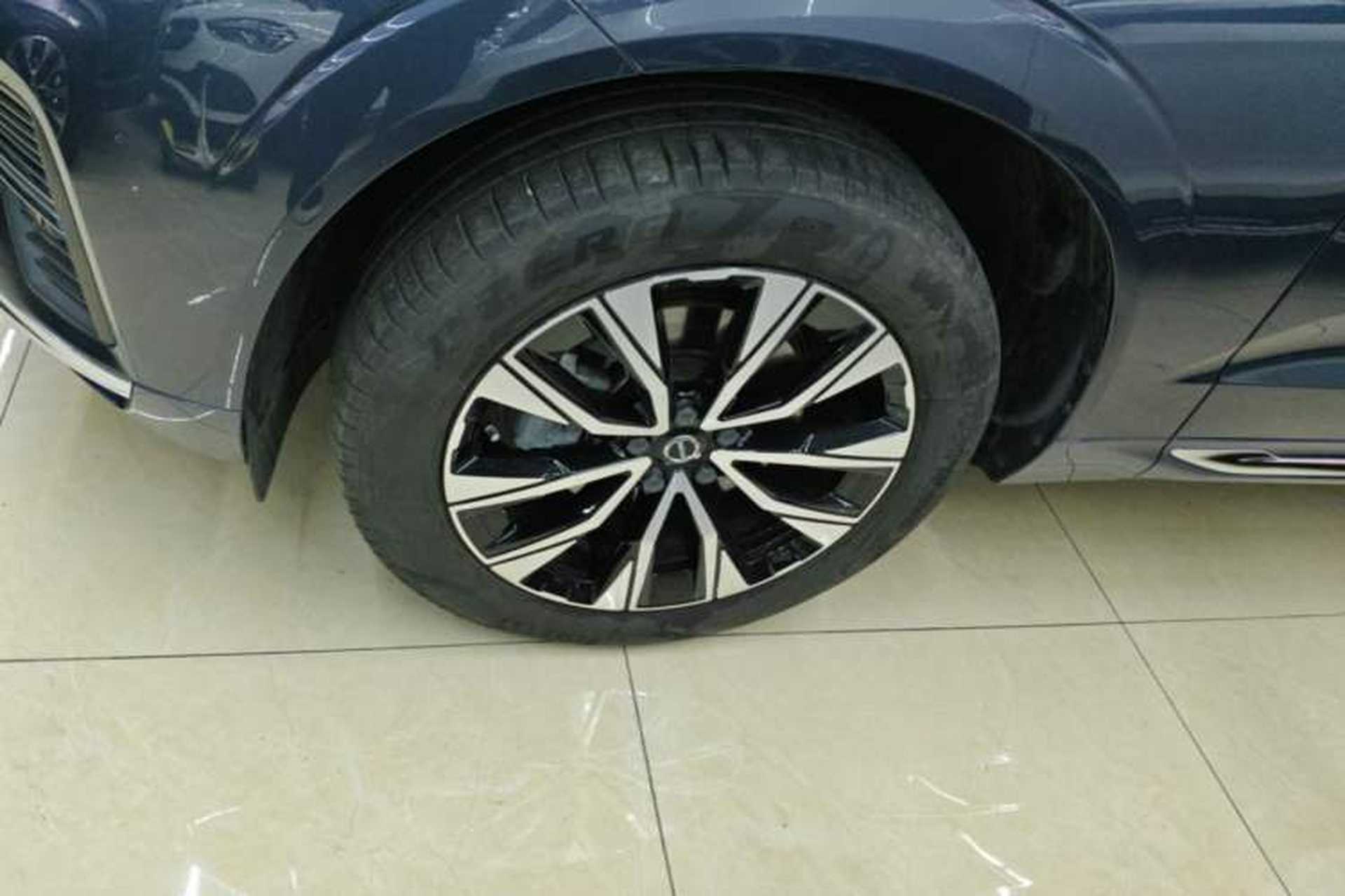 Used Volvo XC60 2025 B5 Four-Wheel Drive Smart & Advanced Luxury Edition Left Front Wheel Hub