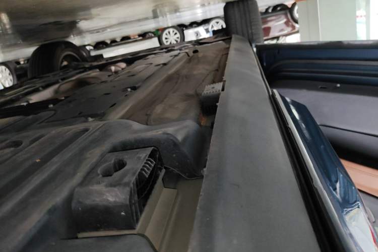 Used Volvo XC60 2025 B5 4x4 Smart Luxury Edition Left Side Sill
