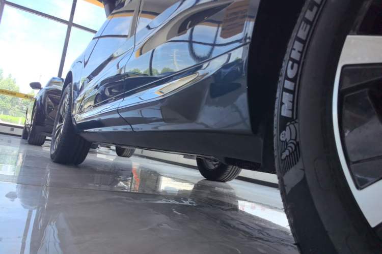 Used Volvo XC60 2025 B5 4x4 Smart Luxury Edition Left Side Sill