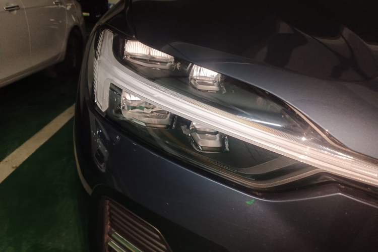 Used Volvo XC60 2025 B5 Four-Wheel Drive Smart & Advanced Luxury Edition Right Front Headlight