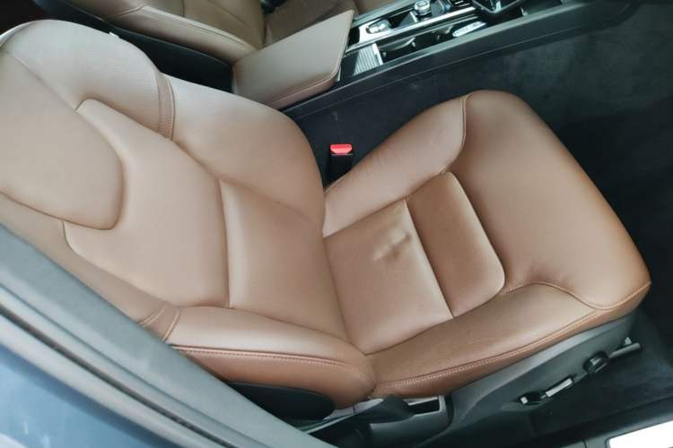 Used Volvo XC60 2025 B5 4x4 Smart Luxury Edition Right Front Seat