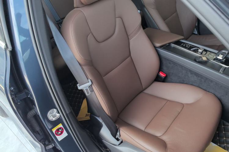 Used Volvo XC60 2025 B5 4x4 Smart Luxury Edition Right Front Seat