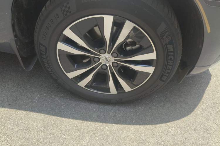 Used Volvo XC60 2025 B5 4x4 Smart Luxury Edition Right Front Wheel Hub