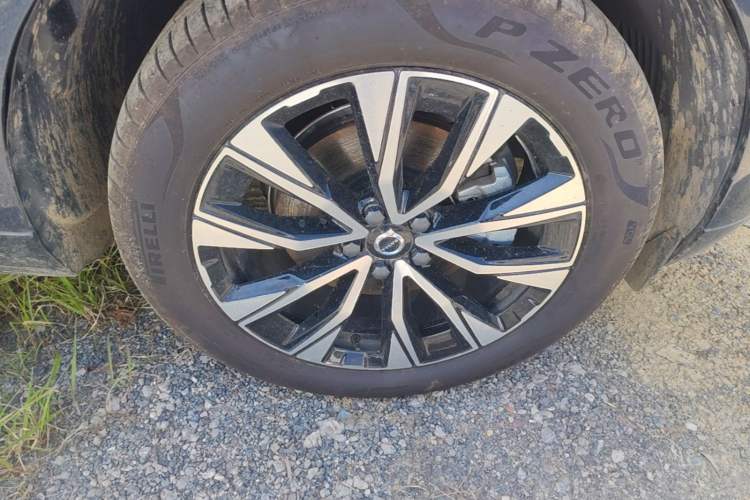 Used Volvo XC60 2025 B5 Four-Wheel Drive Smart & Advanced Luxury Edition Right Front Wheel Hub