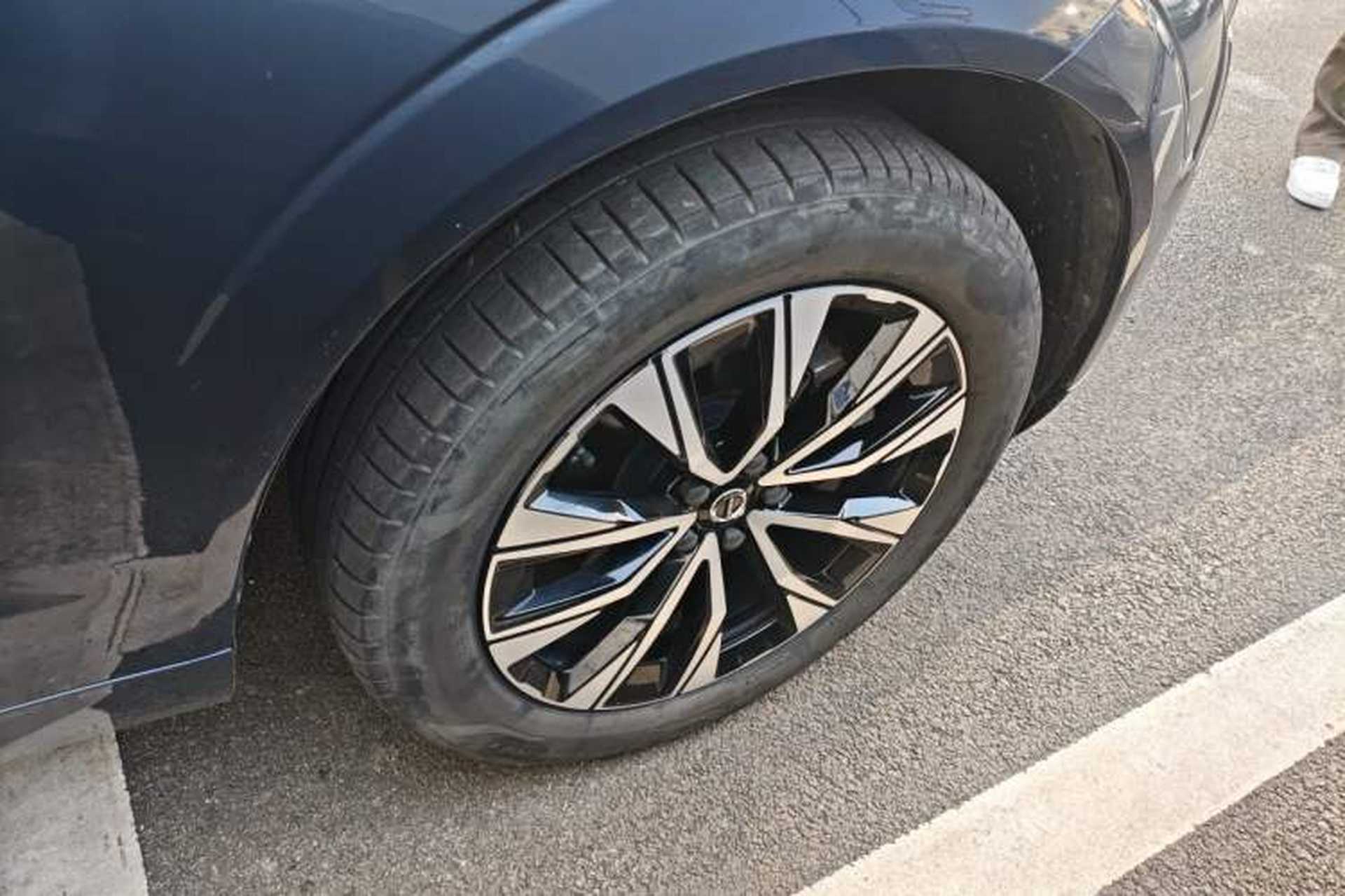 Used Volvo XC60 2025 B5 Four-Wheel Drive Smart & Advanced Luxury Edition Right Front Wheel Hub