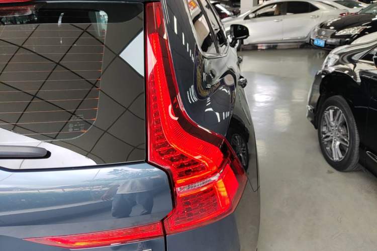 Used Volvo XC60 2025 B5 4x4 Smart Luxury Edition Right Rear Taillight