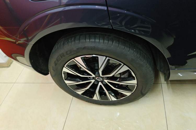 Used Volvo XC60 2025 B5 Four-Wheel Drive Smart & Advanced Luxury Edition Right Rear Wheel Hub