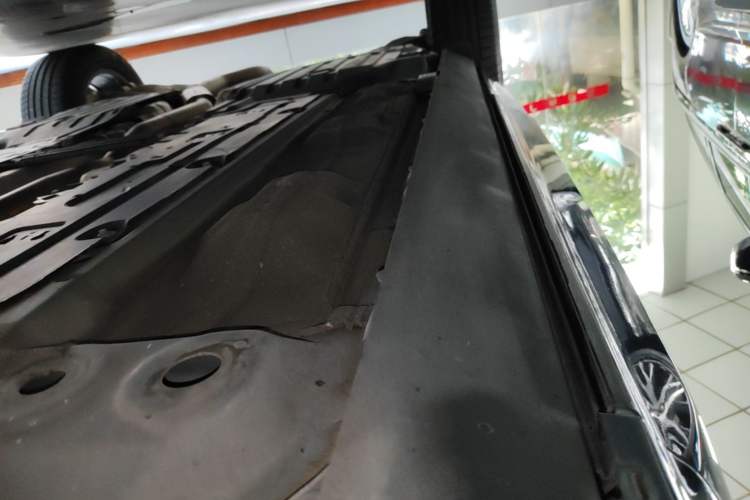 Used Volvo XC60 2025 B5 4x4 Smart Luxury Edition Right Side Sill