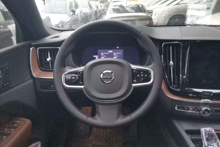 Used Volvo XC60 2025 B5 Four-Wheel Drive Smart & Advanced Luxury Edition Steering Wheel