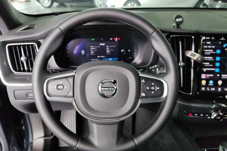 Used Volvo XC60 2025 B5 4x4 Smart Luxury Edition Steering Wheel