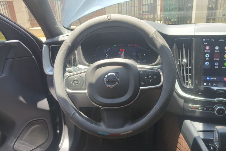 Used Volvo XC60 2025 B5 4x4 Smart Luxury Edition Steering Wheel