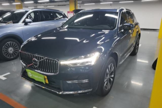 Używany Volvo XC60 2025 B5 4x4 Smart Luxury Edition