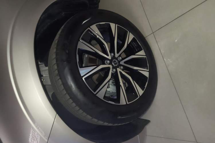 Used Volvo XC60 2025 B5 Four-Wheel Drive Smart & Advanced Luxury Edition Exterior 4