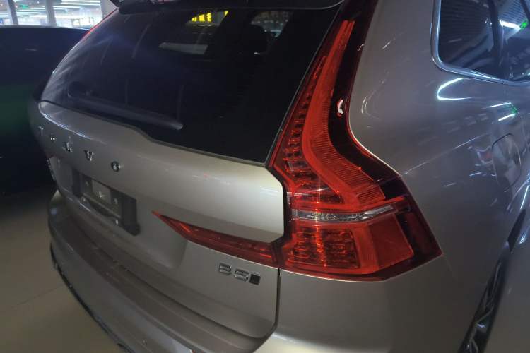 Used Volvo XC60 2025 B5 Four-Wheel Drive Smart & Advanced Luxury Edition Right Rear Taillight