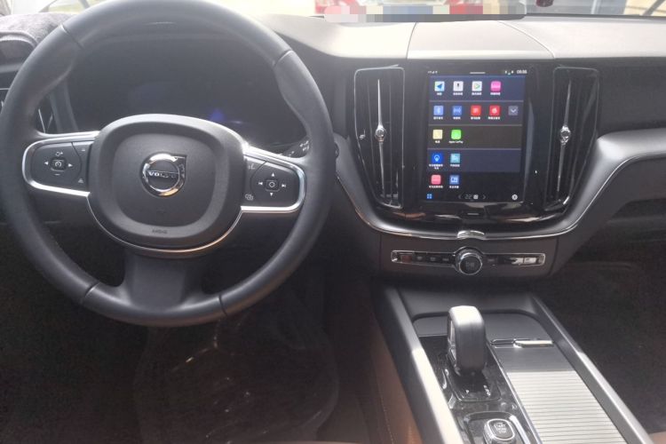 Used Volvo XC60 2025 B5 4x4 Smart Luxury Edition Center Console