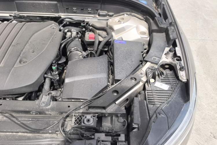Used Volvo XC60 2025 B5 4x4 Smart Luxury Edition Engine Bay Left