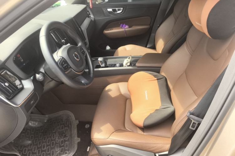 Used Volvo XC60 2025 B5 4x4 Smart Luxury Edition Left Front Seat