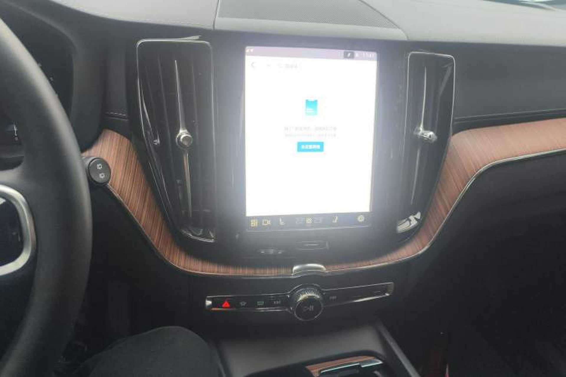 Used Volvo XC60 2025 B5 Four-Wheel Drive Smart & Advanced Luxury Edition Audio And AC Panel