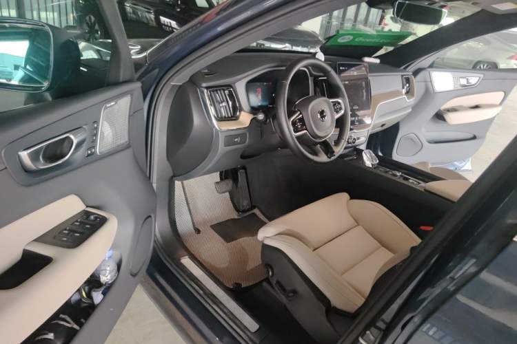 Used Volvo XC60 2025 B5 Four-Wheel Drive Smart & Advanced Luxury Edition Driver Seat