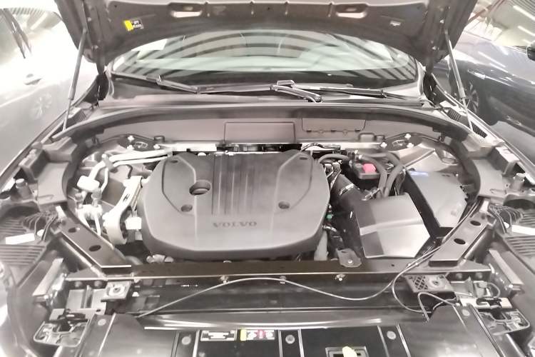 Used Volvo XC60 2025 B5 4x4 Smart Luxury Edition Engine Bay