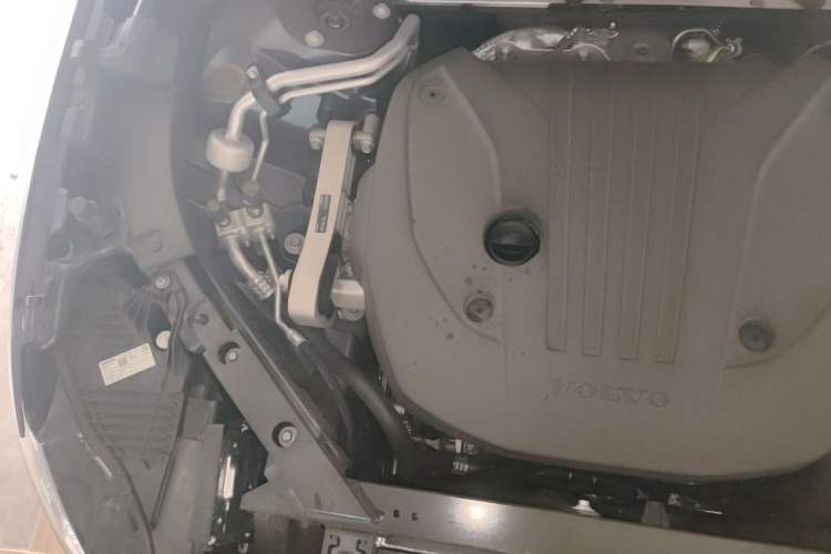 Used Volvo XC60 2025 B5 Four-Wheel Drive Smart & Advanced Luxury Edition Engine Bay Right