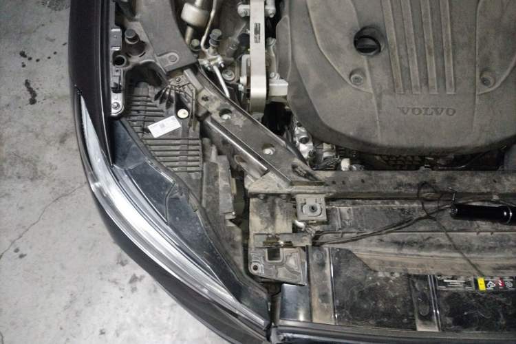 Used Volvo XC60 2025 B5 Four-Wheel Drive Smart & Advanced Luxury Edition Engine Bay Right