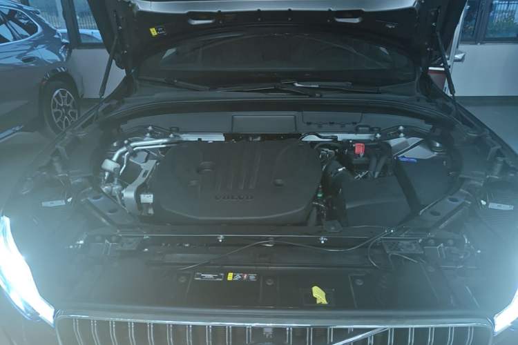 Used Volvo XC60 2025 B5 Four-Wheel Drive Smart & Advanced Luxury Edition Engine Bay