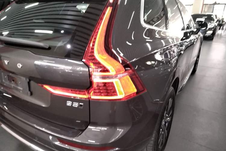 Used Volvo XC60 2025 B5 4x4 Smart Luxury Edition Exterior 6