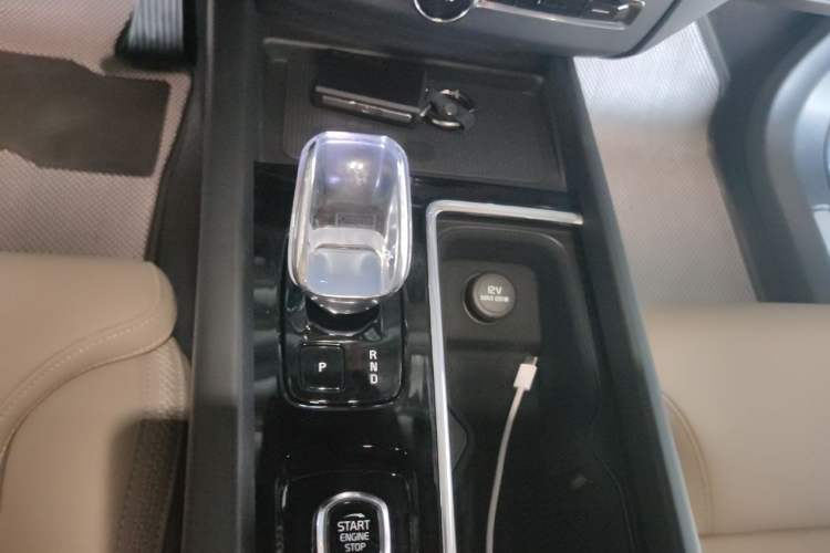Used Volvo XC60 2025 B5 Four-Wheel Drive Smart & Advanced Luxury Edition Gear Lever
