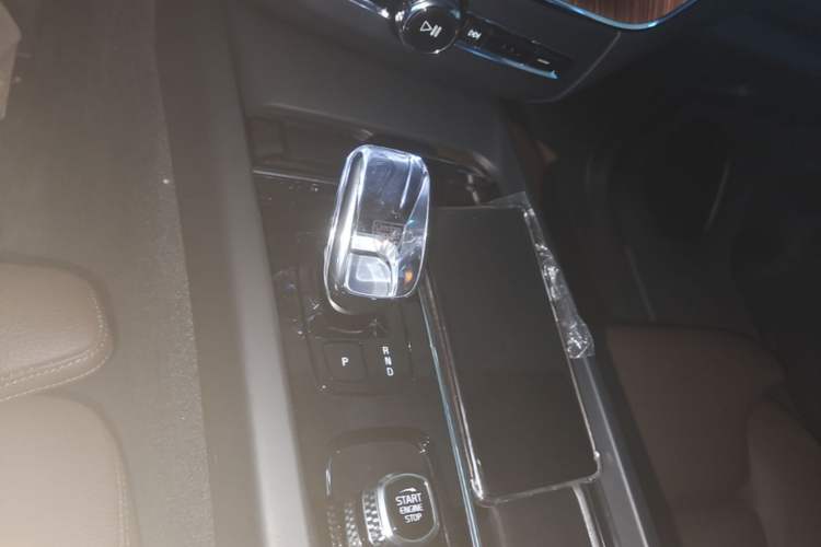 Used Volvo XC60 2025 B5 Four-Wheel Drive Smart & Advanced Luxury Edition Gear Lever