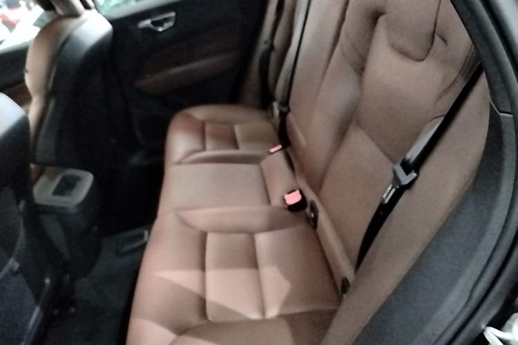 Used Volvo XC60 2025 B5 4x4 Smart Luxury Edition Interior 4