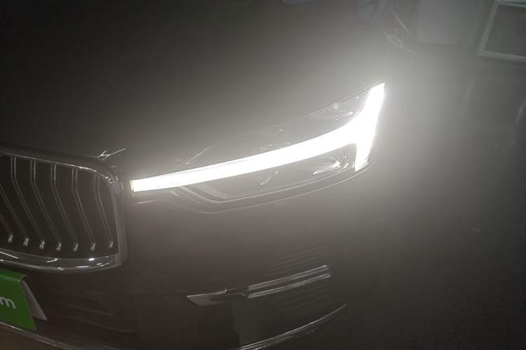 Used Volvo XC60 2025 B5 Four-Wheel Drive Smart & Advanced Luxury Edition Left Front Headlight